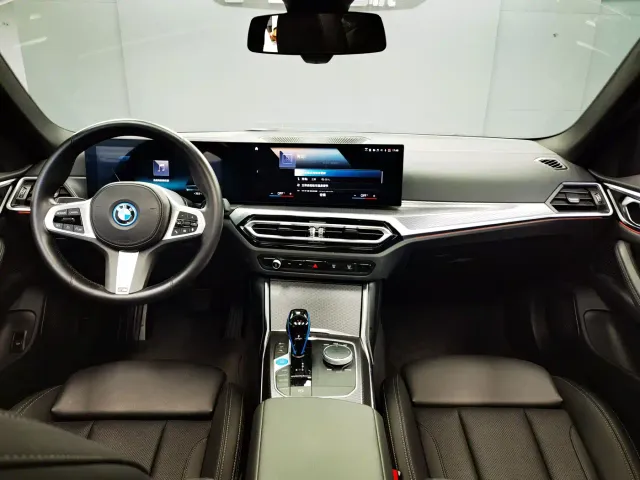 BMW i4 — Фото автомобиля 19