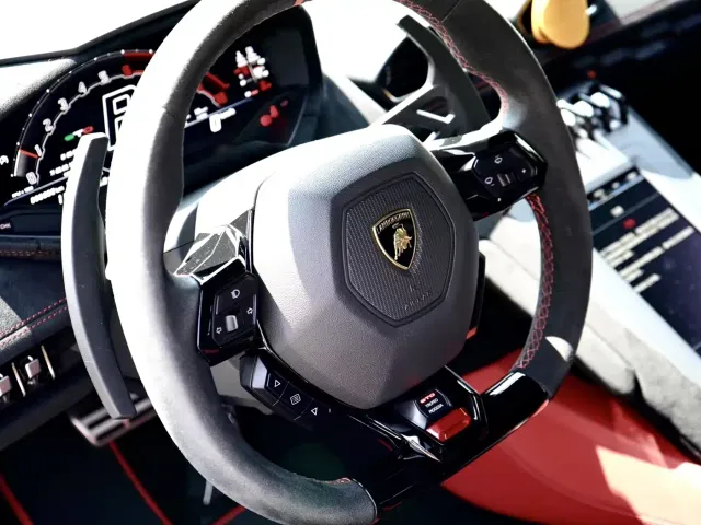 Lamborghini Huracan — Фото автомобиля 9