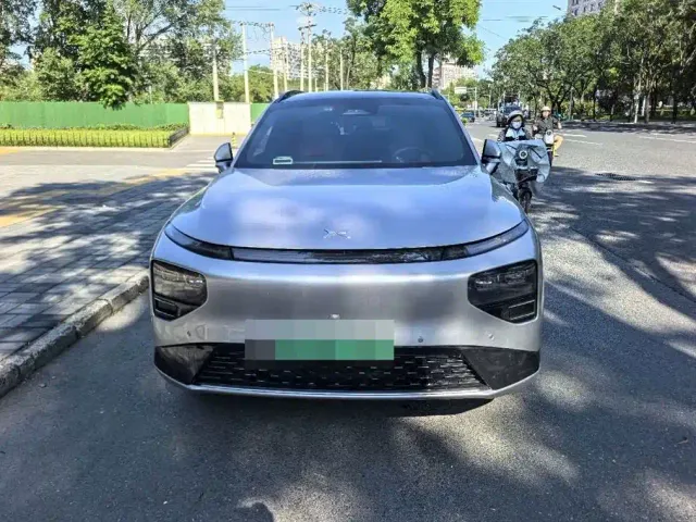 Xpeng G9 — Фото автомобиля 2