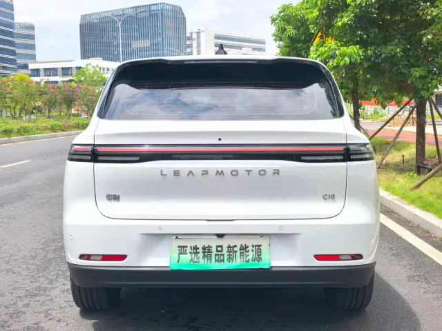 Leapmotor C10 — Фото автомобиля 5