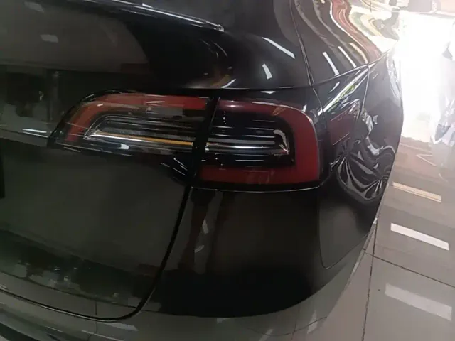 Tesla Model Y — Фото автомобиля 7