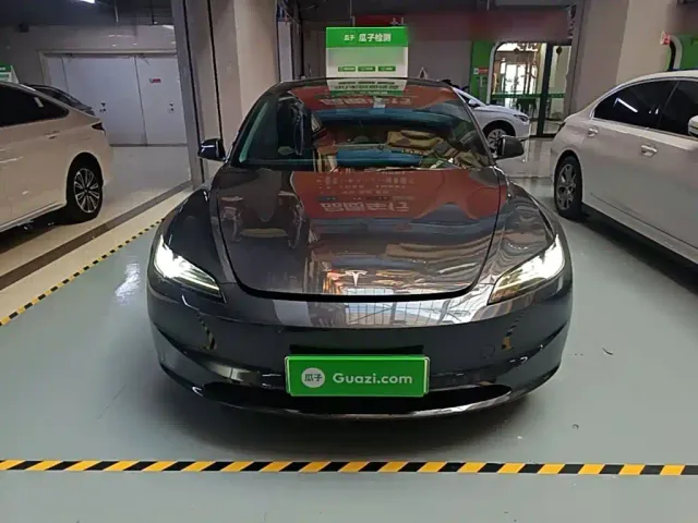 Tesla Model 3 — Фото автомобиля 2