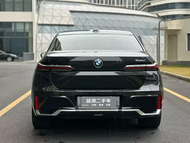 BMW 7 Series — Фото автомобиля 8