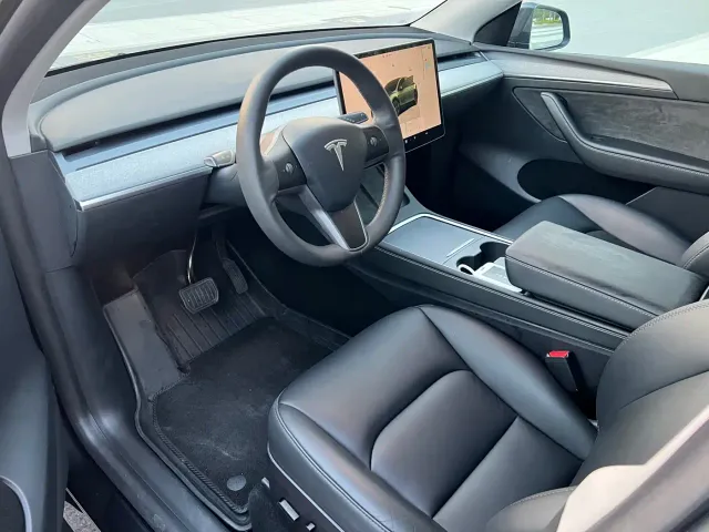 Tesla Model Y — Фото автомобиля 5