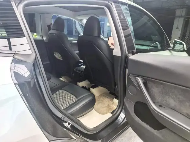 Tesla Model Y — Фото автомобиля 6