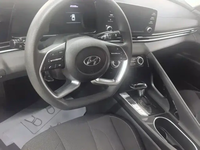 Hyundai Elantra — Фото автомобиля 5
