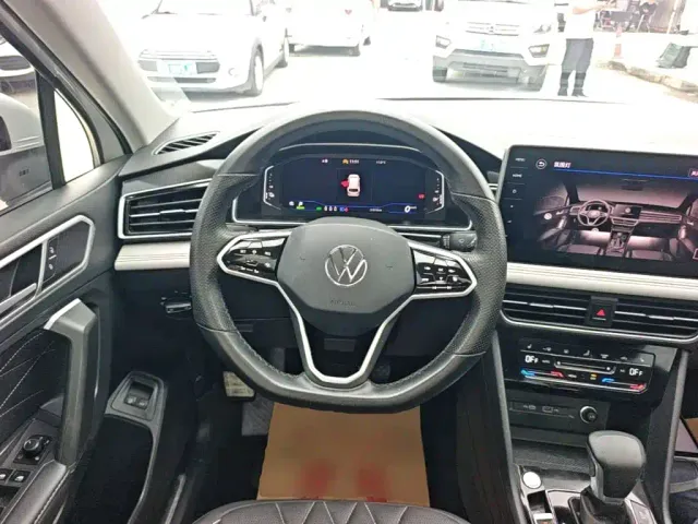 Volkswagen Tiguan L PHEV — Фото автомобиля 10