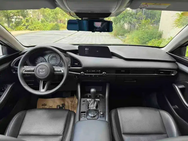 Mazda Axela — Фото автомобиля 5
