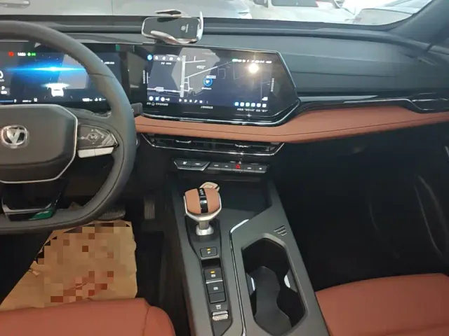 Changan X5 Plus — Фото автомобиля 12