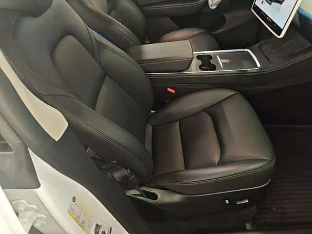 Tesla Model Y — Фото автомобиля 24