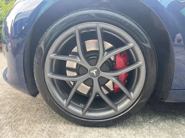 Tesla Model 3 — Фото автомобиля 8