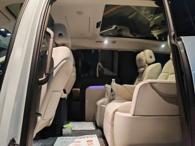 Li Auto MEGA — Фото автомобиля 10