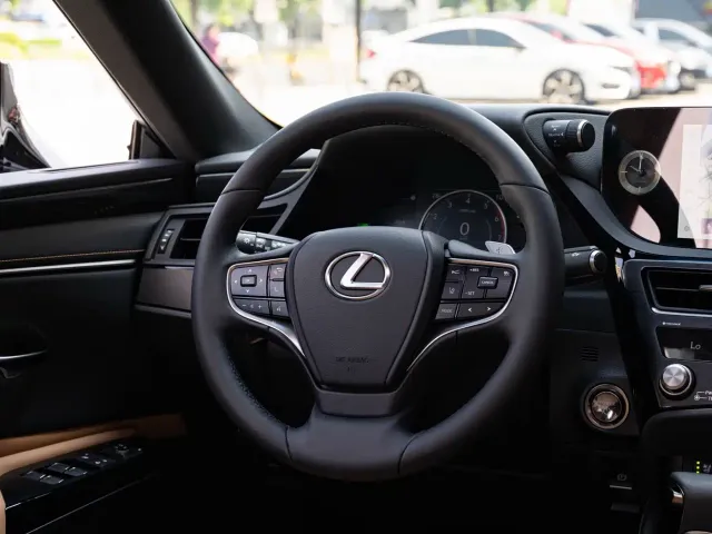 Lexus ES — Фото автомобиля 14