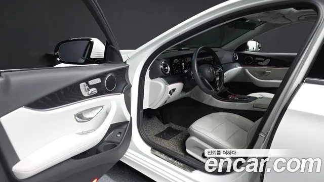 Mercedes-Benz E-Class — Фото автомобиля 8