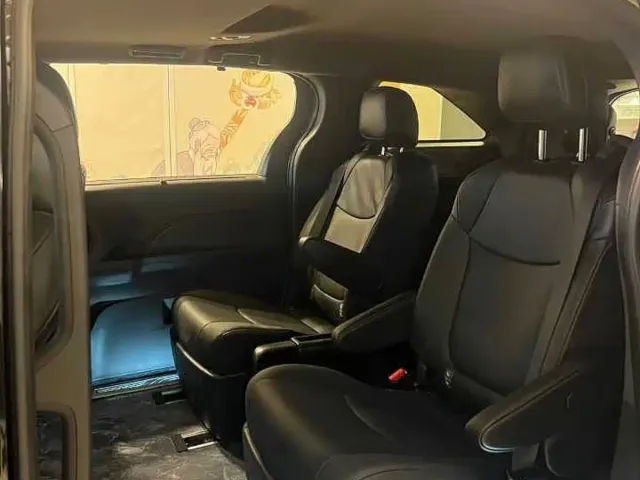 Toyota Sienna — Фото автомобиля 6