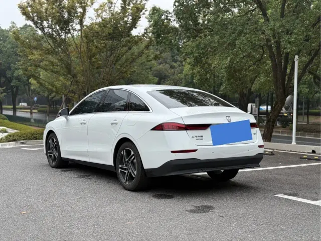 Roewe D7 — Фото автомобиля 9