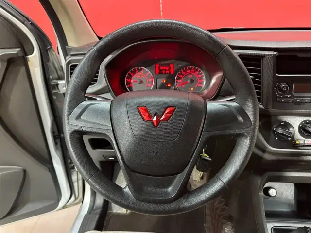 Wuling Hongguang V — Фото автомобиля 11