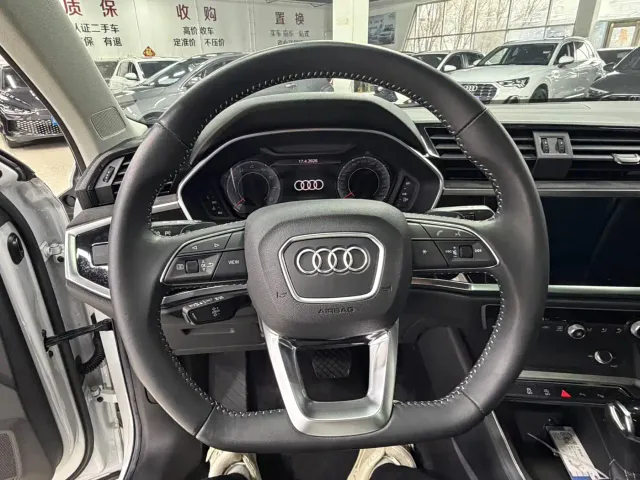 Audi Q3 — Фото автомобиля 10
