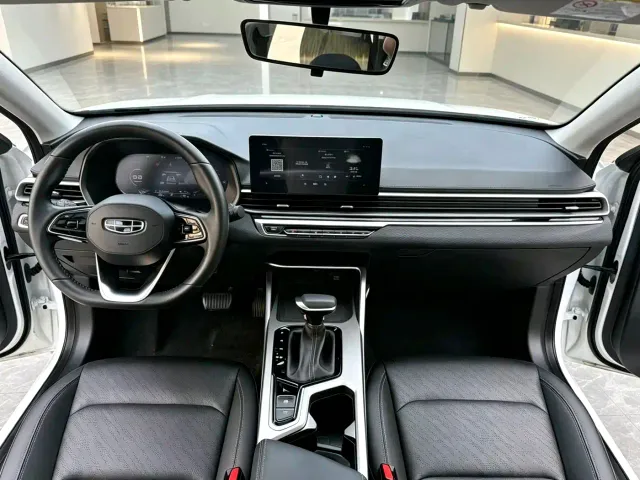 Geely Emgrand — Фото автомобиля 4