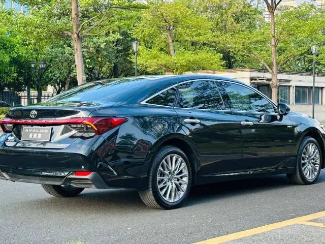 Toyota Avalon — Фото автомобиля 4