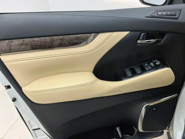 Toyota Vellfire — Фото автомобиля 15