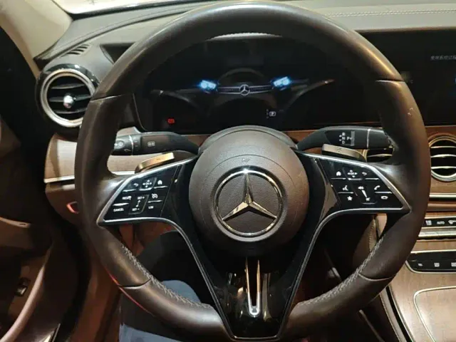 Mercedes-Benz E-Class — Фото автомобиля 10