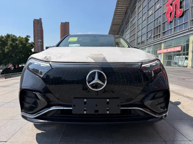 Фотография автомобиля — Mercedes-Benz EQS SUV