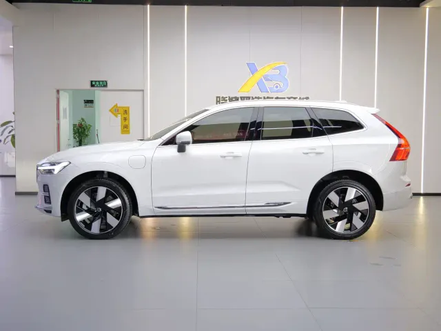 Volvo XC60 — Фото автомобиля 4