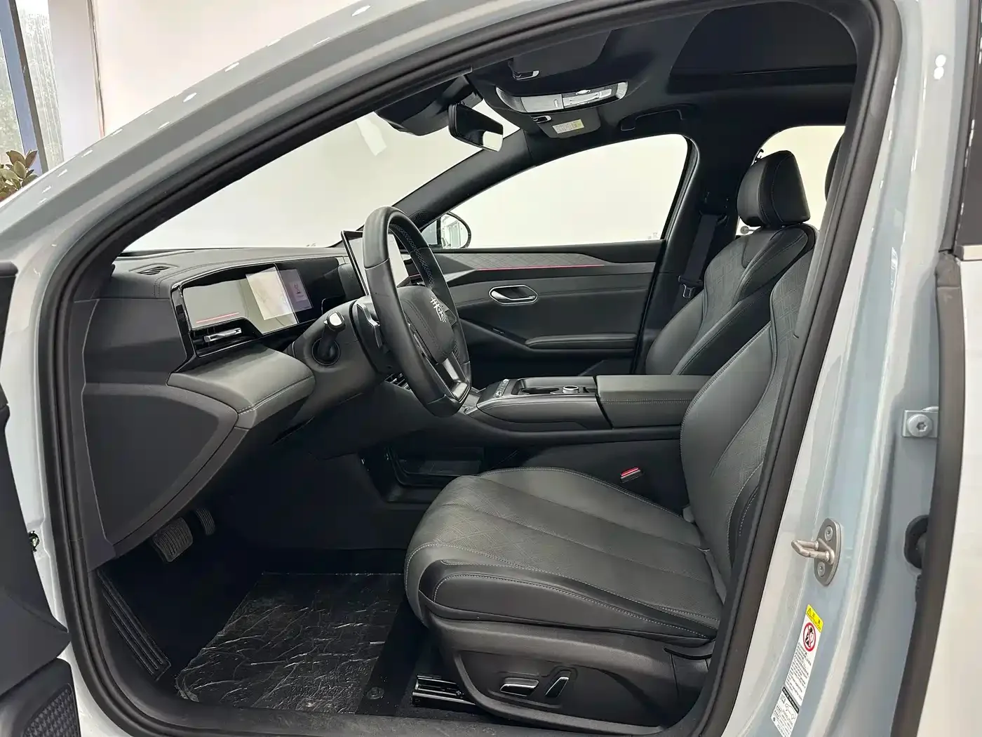 BYD Qin L 2025 Model EV 545KM Excellence Edition — Фото автомобиля 4
