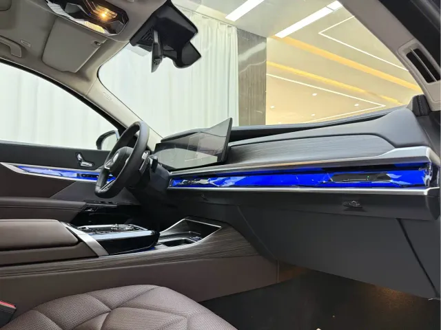 BMW 7 Series — Фото автомобиля 9