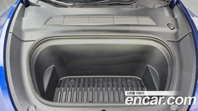Tesla Model Y — Фото автомобиля 9