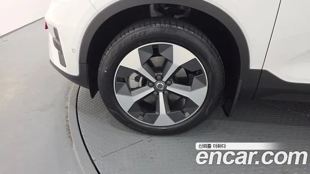 Вольво XC40 B4 Ultimate Bright — Фото автомобиля 4