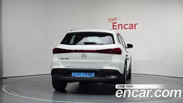 Mercedes-Benz EQA — Фото автомобиля 4