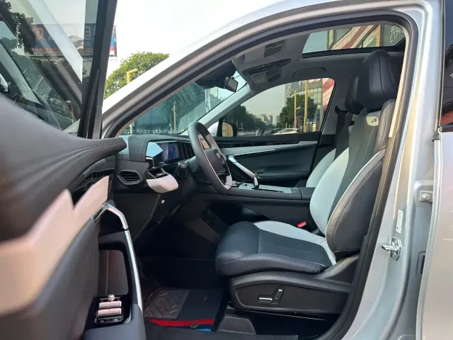 Geely Boyue L 2024 1.5TD DCT Premium Edition — Фото автомобиля 7