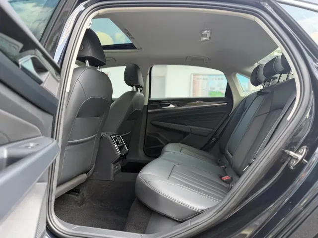 Volkswagen Passat — Фото автомобиля 11