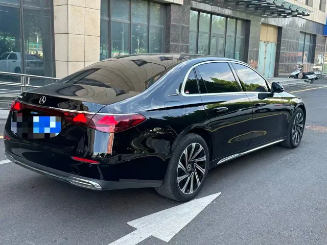 Mercedes-Benz E-Class — Фото автомобиля 6