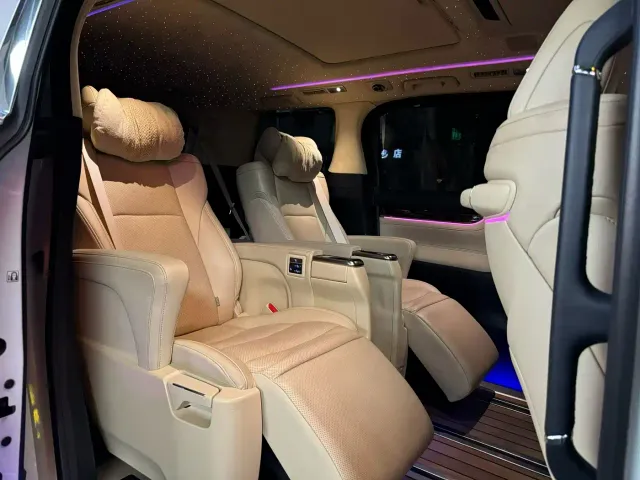 Toyota Alphard — Фото автомобиля 13