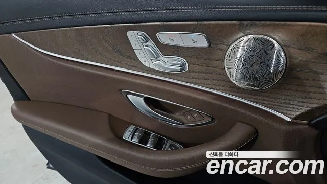 Mercedes-Benz E-Class — Фото автомобиля 14
