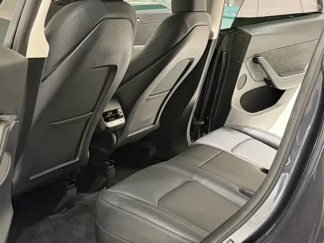 Tesla Model Y — Фото автомобиля 7