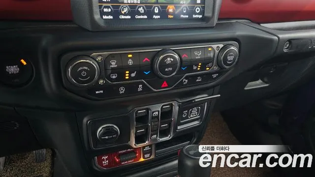Jeep Wrangler — Фото автомобиля 28