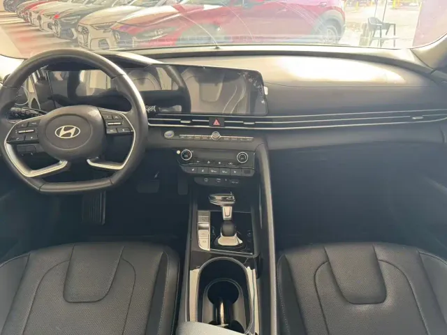 Hyundai Elantra — Фото автомобиля 13