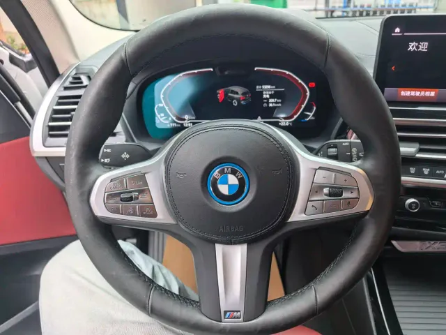 BMW iX3 — Фото автомобиля 8