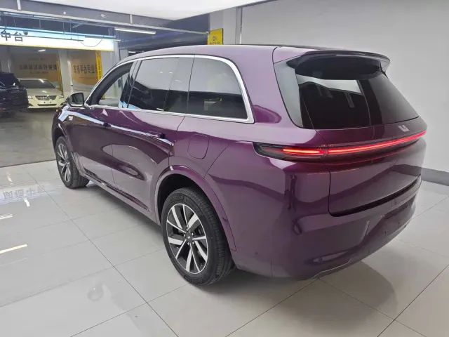 Li Auto L8 — Фото автомобиля 20