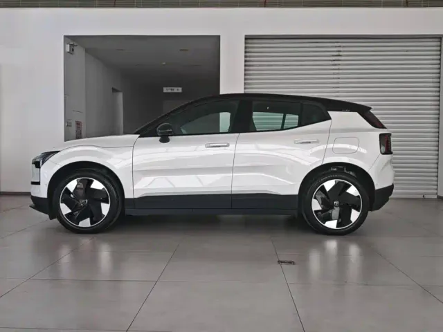 Volvo EX30 — Фото автомобиля 7