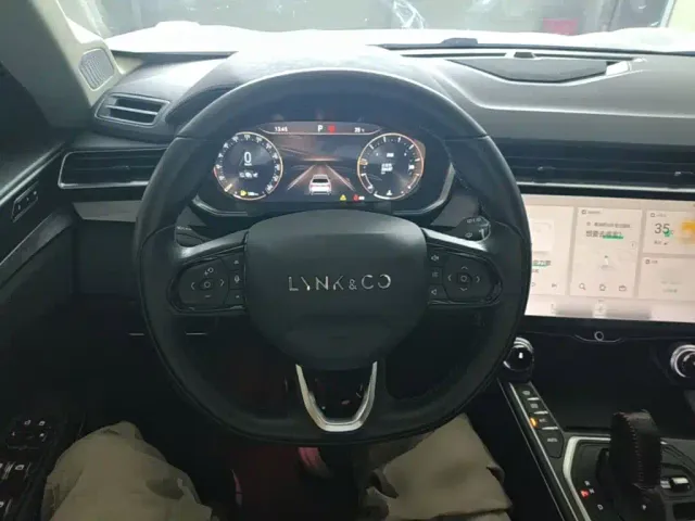 Lynk & Co Lynk & Co 01 2021 2.0TD 2WD Pro — Фото автомобиля 6