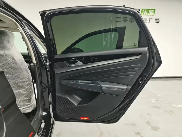 Volkswagen Passat — Фото автомобиля 10