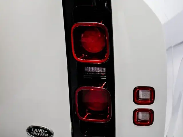 Land Rover Defender — Фото автомобиля 27