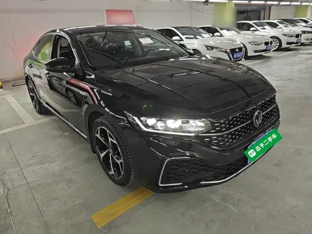 Volkswagen Passat — Фото автомобиля 3