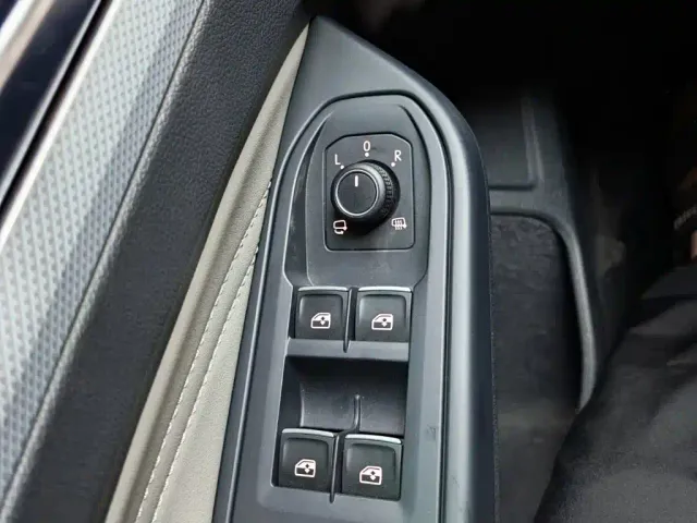 Volkswagen Golf — Фото автомобиля 22