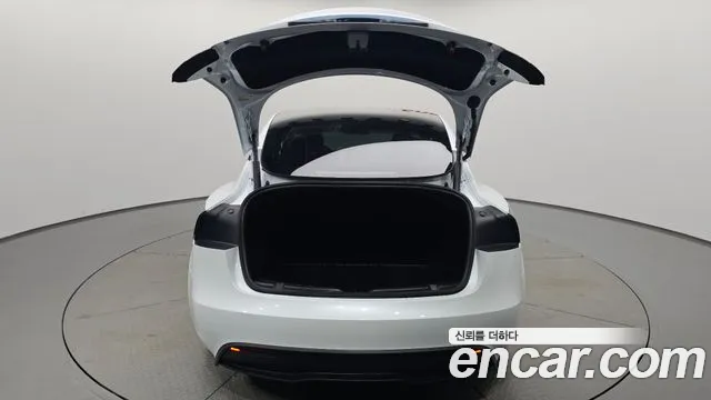 Tesla Model 3 — Фото автомобиля 26